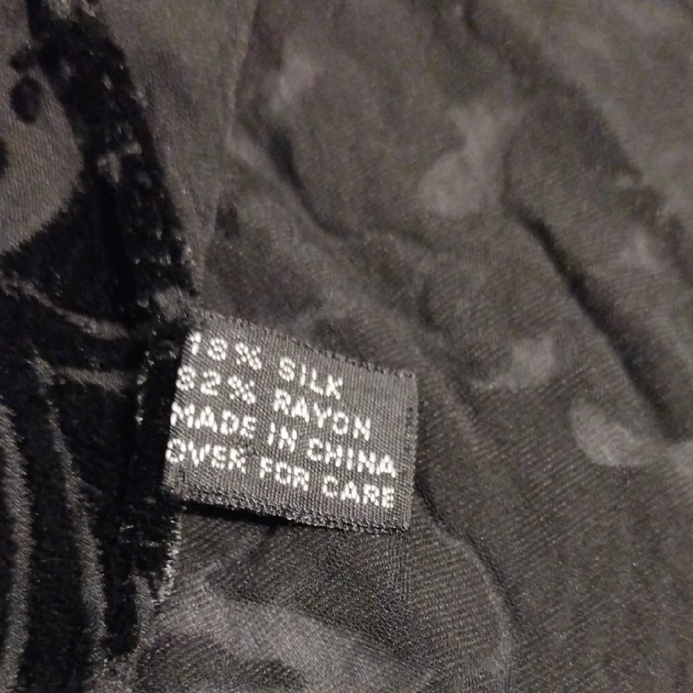 Elegant Silk Black Velvet Scarf - Picture 4 of 7